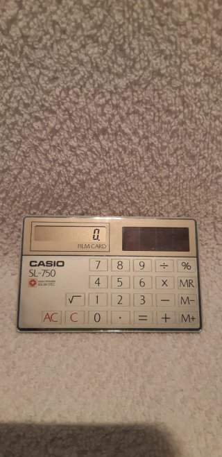 Calculadora casio SL 750. Tamaño slimcard con caja