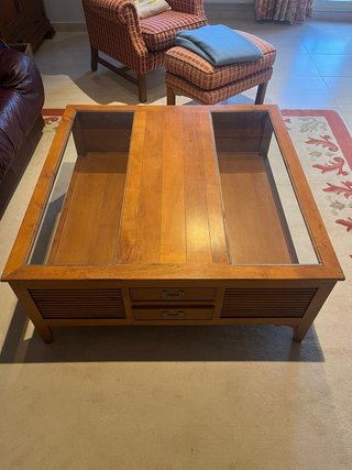 Mesa de centro de madera y cristal