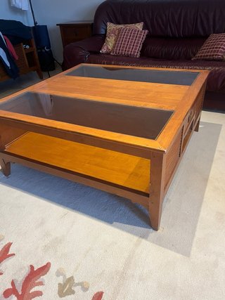 Mesa de centro de madera y cristal
