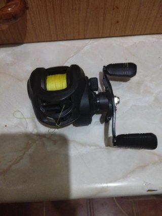 Carrete de pesca Baitcasting Negro