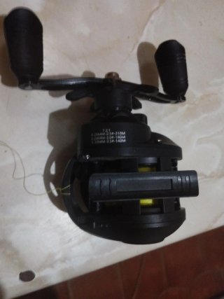 Carrete de pesca Baitcasting Negro