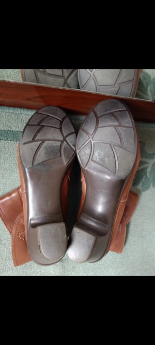 Botines de piel marrones con hebilla y cremalleras