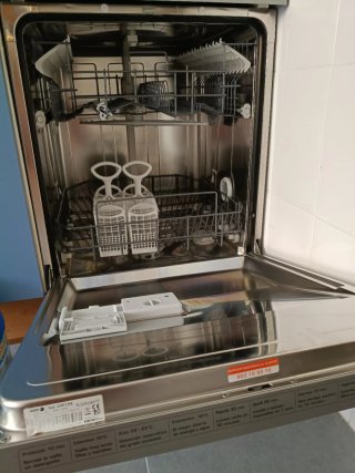 Cocina modular azul y madera