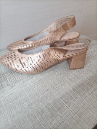 Zapatos dorados mujer