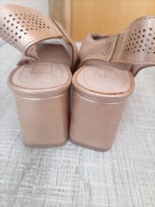 Zapatos dorados mujer