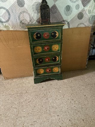 Cajonera pintada a mano