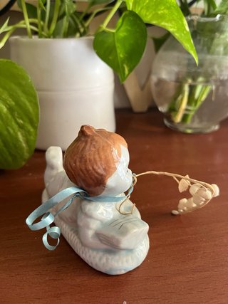 Porcellana bambina che legge italy anni 60