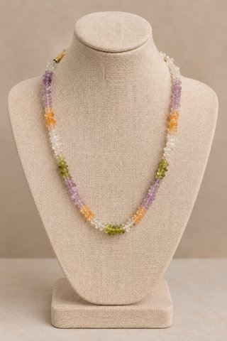 Collar de piedras naturales