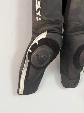 Mono Dainese 2 piezas cuero