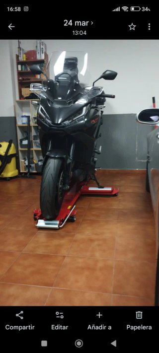 Soporte para moto rojo