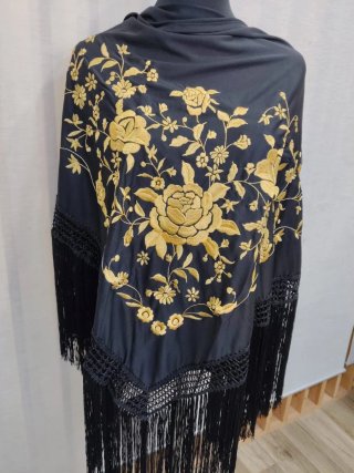 Mantón  flecos largos bordado negro y dorado