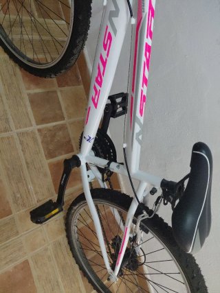 Bicicleta STAYIN blanca y rosa
