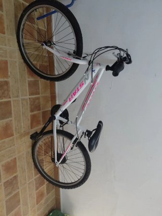 Bicicleta STAYIN blanca y rosa