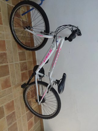 Bicicleta STAYIN blanca y rosa