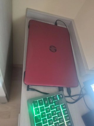 Monitor, Portátil Hp, teclado y raton