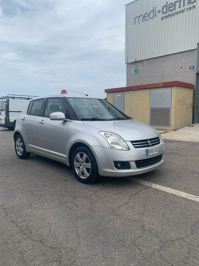 Suzuki Swift 2010 - foto 1