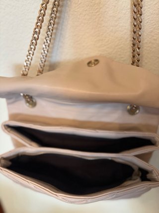 Bolso Parfois acolchado beige