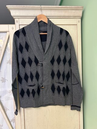 Chaqueta de punto argyle gris y negra