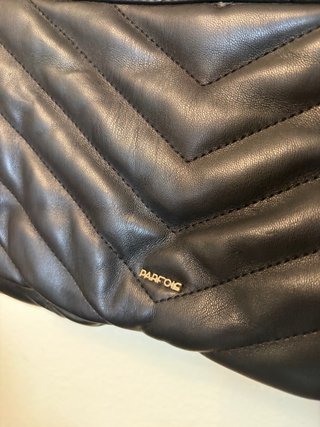 Bolso Parfois acolchado negro