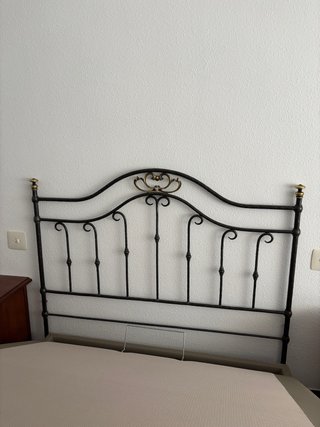 Cabecero de forja negro y dorado