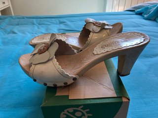 Sandalias Lujans blancas con flor