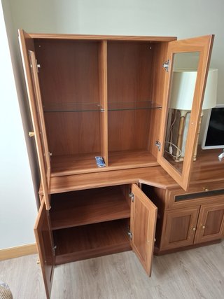 Mueble salón vitrina y cajonera madera
