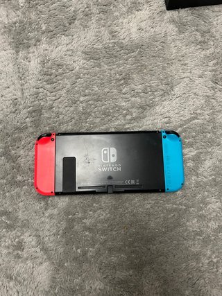 Nintendo Switch 1 v1 + Fifa 18