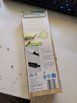 Cepillo de mano Gardenline con paso de agua