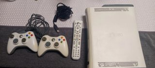 Xbox 360 + 2 mandos + Mando a distancia