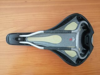 Sillín fi'zi:k Kurve Bull Aluminio