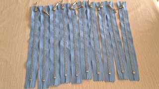 Cremalleras metálicas azules
