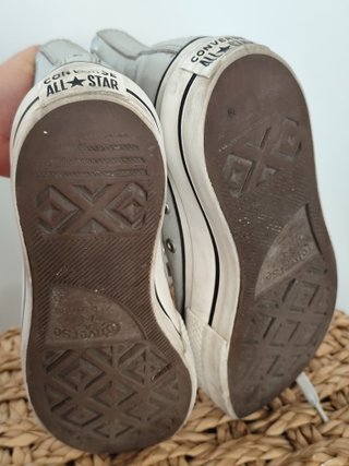 Deportivas Converse Plata y Blancas