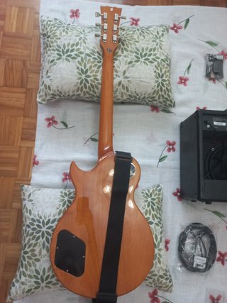 Guitarra Eléctrica Harley Benton + Amplificador