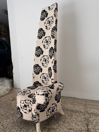 Sillón orejero estampado floral