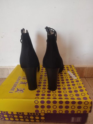 Botines negros tacón ancho T.39