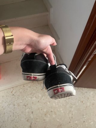Zapatillas Vans Negras y Blancas