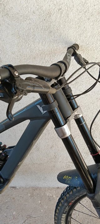 Bicicleta DH YT tues 27.5