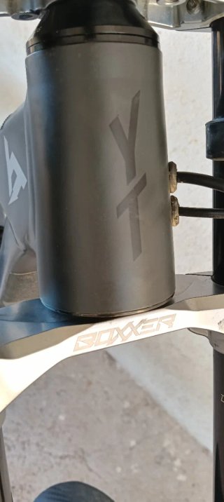Bicicleta DH YT tues 27.5