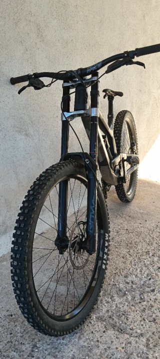 Bicicleta DH YT tues 27.5