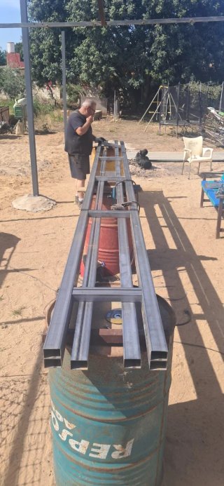 Se hacen trabajos de estructuras y techos sandwich