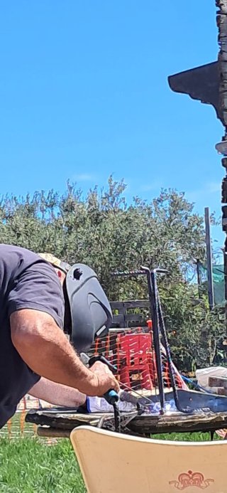 Se hacen trabajos de estructuras y techos sandwich
