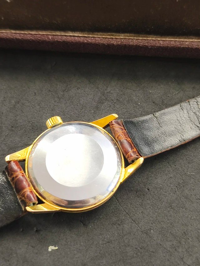 Reloj Omega de cuerda vintage