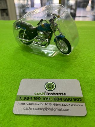 MOTO HARLEY-DAVIDSON  ESCALA 1:18, MAISTO