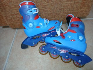 Patines en línea azules y rojos talla 32