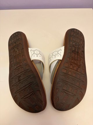 Sandalias Blancas con Diseño Calado