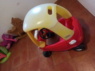 Coche infantil Little Tikes rojo