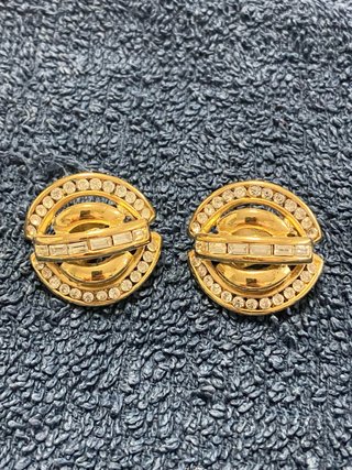 Pendientes vintage dorados con pedrería