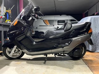 Yamaha Majesty Negra/Gris Maxi-Scooter