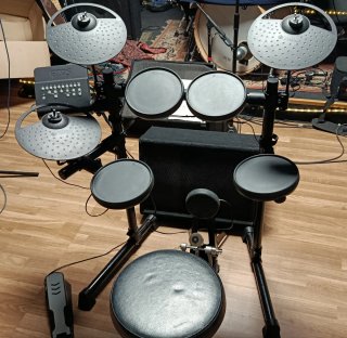 Batería Electrónica Yamaha DTX400 + Pedal KP65