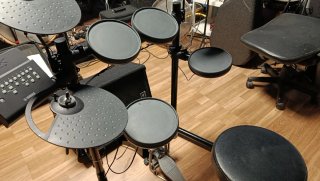 Batería Electrónica Yamaha DTX400 + Pedal KP65